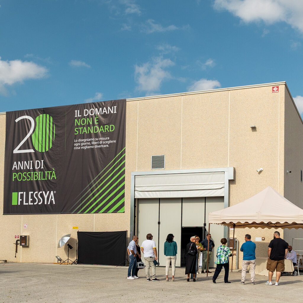 L'arrivo dei partecipanti alla festa dei 20 anni di Flessya - ventennale